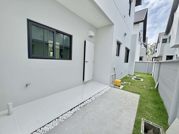 House with Shared Pool in Bangnatrad 